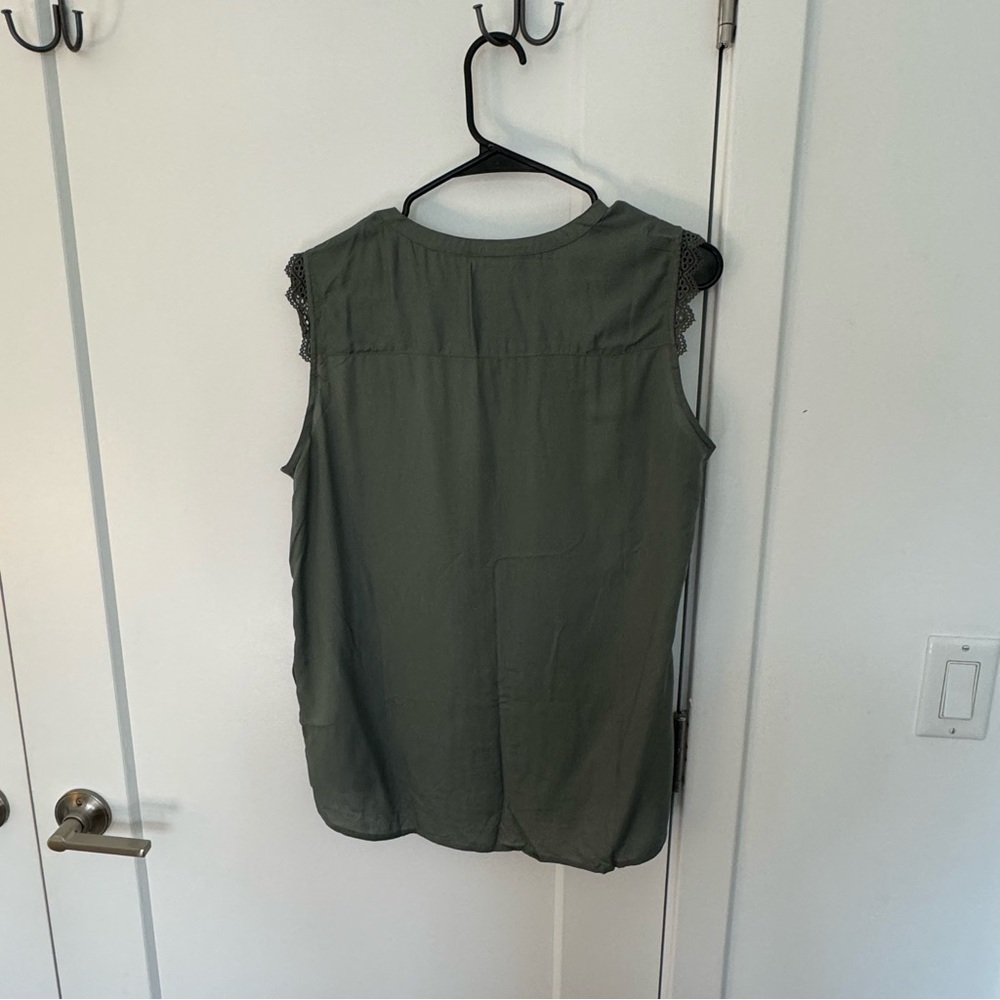 NWT ONLY drop tail sleeveless blouse green gray 40 medium with lace - Picture 8 of 9